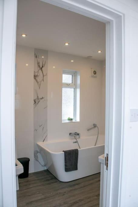 Stylish Retreat In Leigh-On-Sea Appartement Southend-on-Sea Buitenkant foto