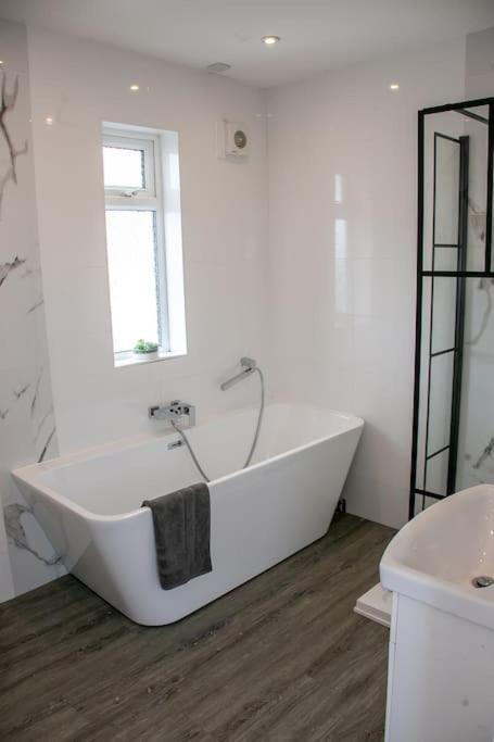 Stylish Retreat In Leigh-On-Sea Appartement Southend-on-Sea Buitenkant foto
