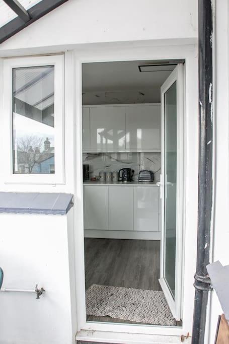 Stylish Retreat In Leigh-On-Sea Appartement Southend-on-Sea Buitenkant foto