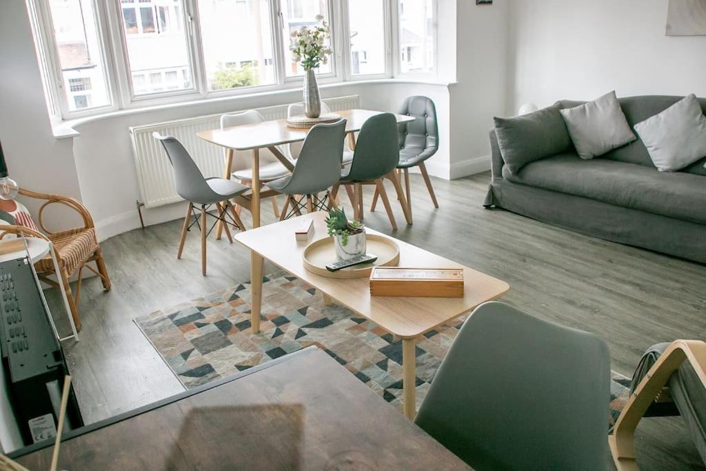 Stylish Retreat In Leigh-On-Sea Appartement Southend-on-Sea Buitenkant foto