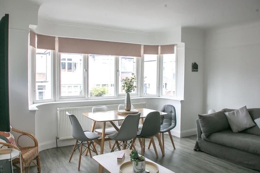 Stylish Retreat In Leigh-On-Sea Appartement Southend-on-Sea Buitenkant foto