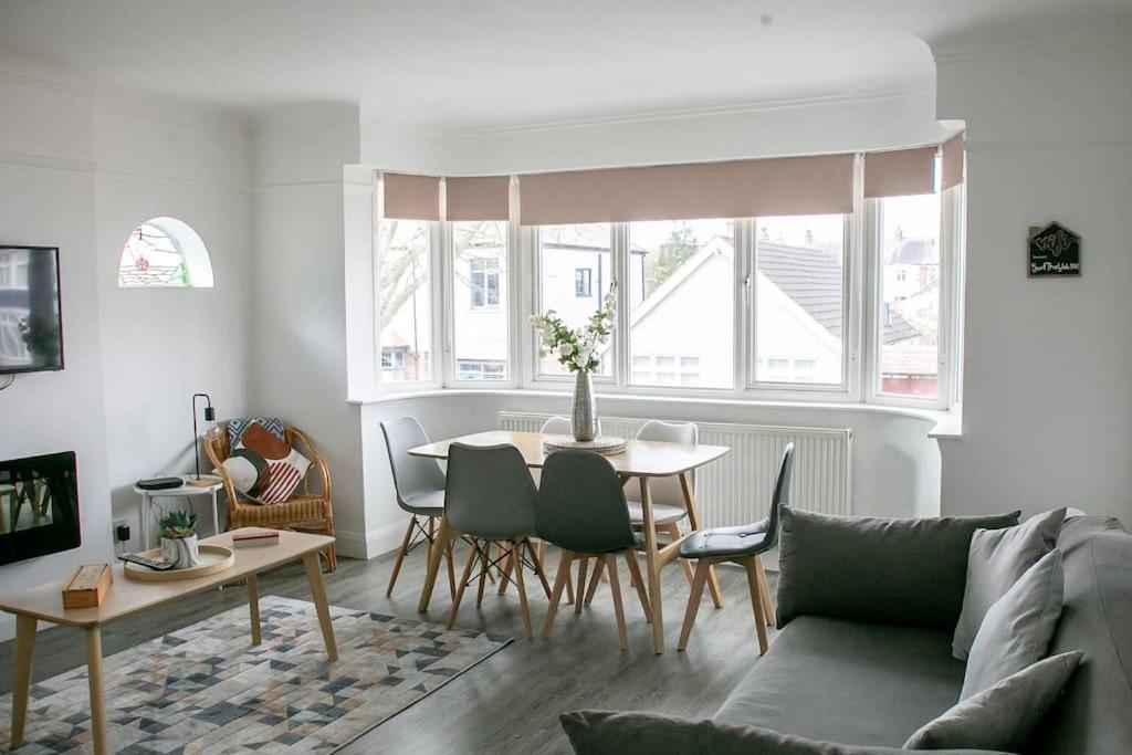 Stylish Retreat In Leigh-On-Sea Appartement Southend-on-Sea Buitenkant foto