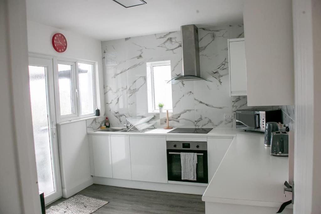 Stylish Retreat In Leigh-On-Sea Appartement Southend-on-Sea Buitenkant foto