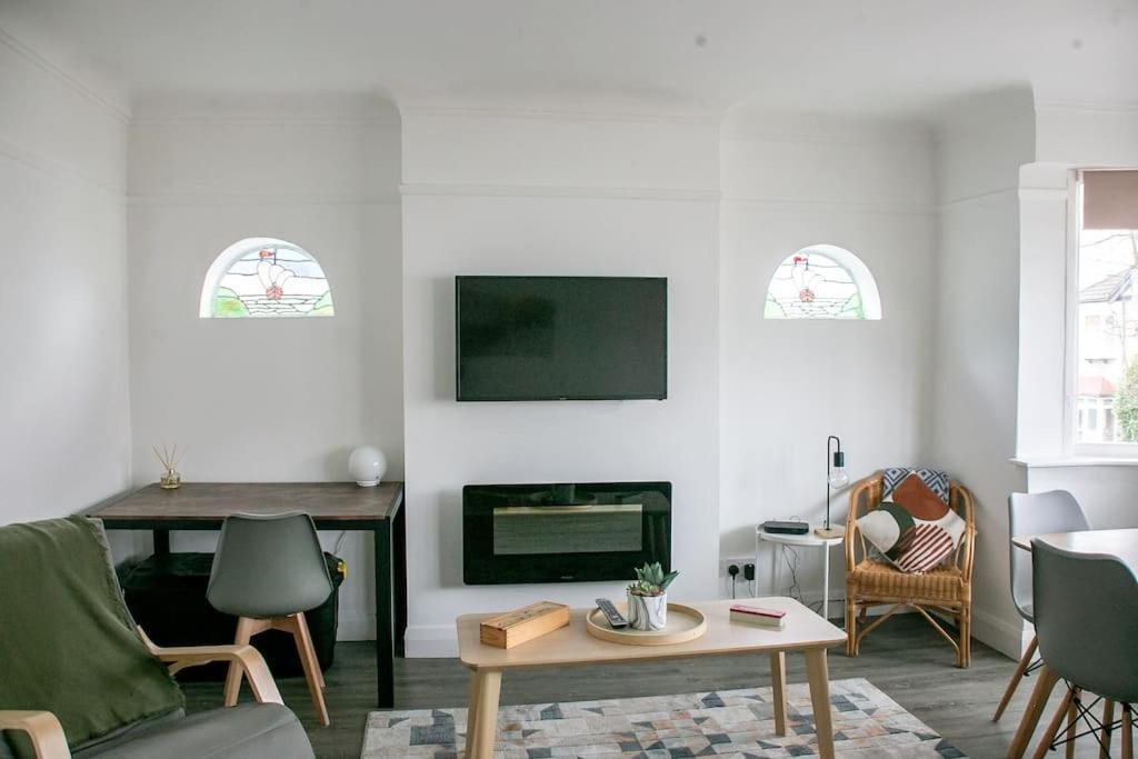 Stylish Retreat In Leigh-On-Sea Appartement Southend-on-Sea Buitenkant foto